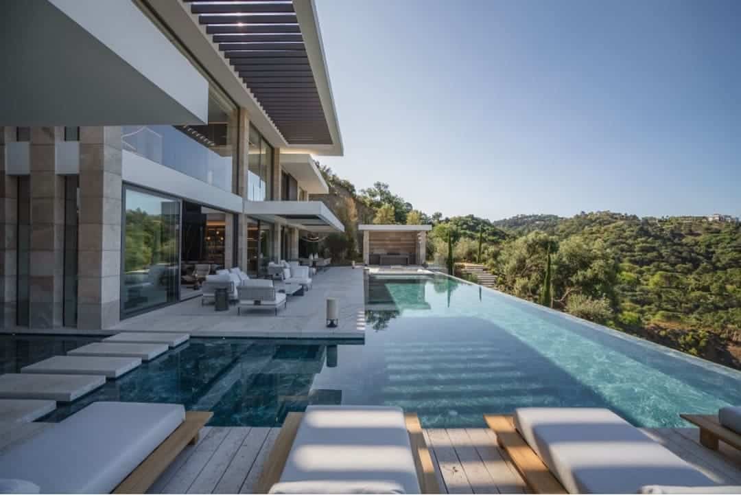 villa de metalujo en la zagaleta