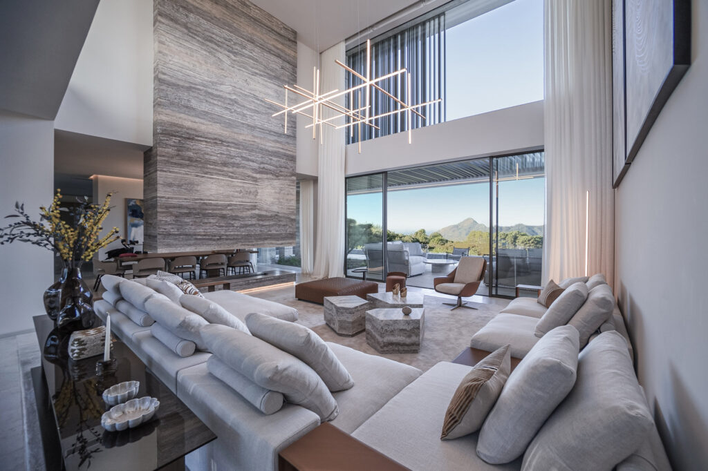 Arquitectura de lujo y diseño a medida en Villa Geneve, construida por ARK en Zagaleta.